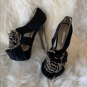 Chunky heel  with rhinestone flower